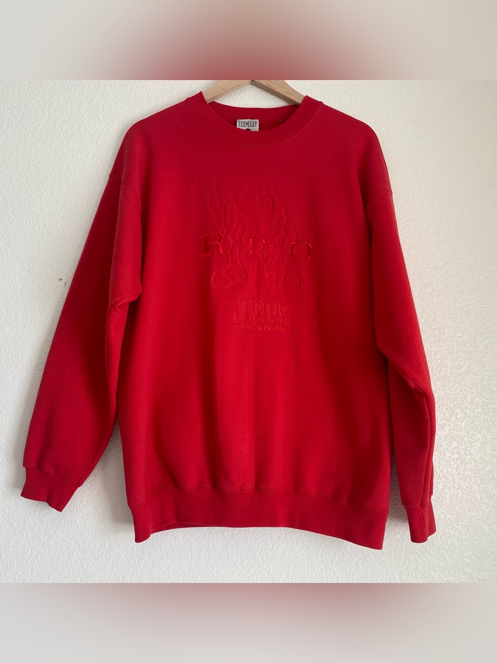 Vintage M&M World Las Vegas M&M embroidered embossed crewneck sweater, red, M